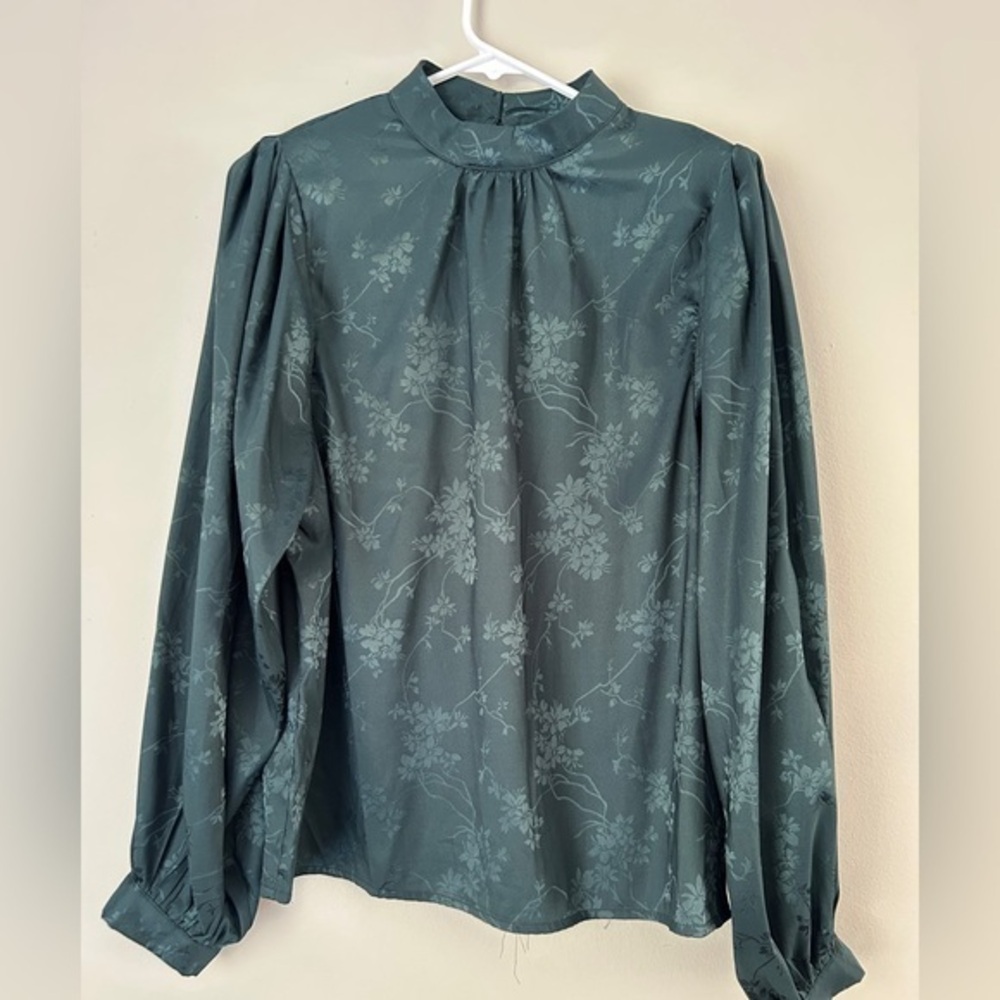 Vici Elegant Green Floral‎ Blouse